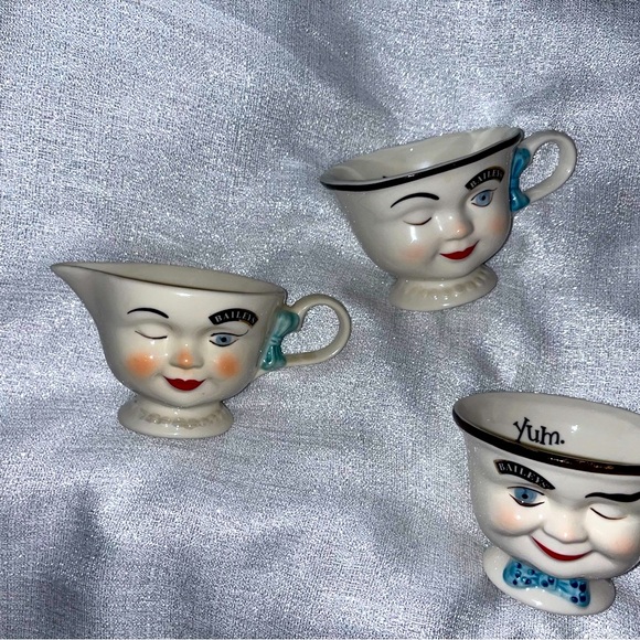 SIGNALS Other - Vintage Baileys Irish coffee mugs, His & Her Winking Face with creamer